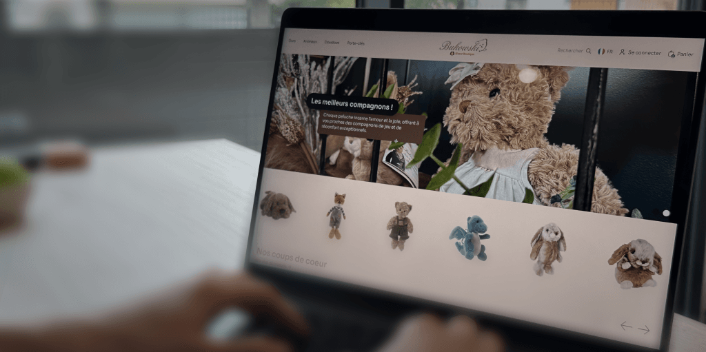 Ordinateur qui contient l'image d'un site web réalisé par l'AgenceMTJ